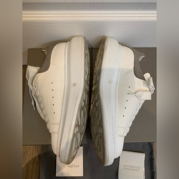 Alexander McQueen | Oversized low-top sneakers | White Grey | 37 - Picture 5 of 13